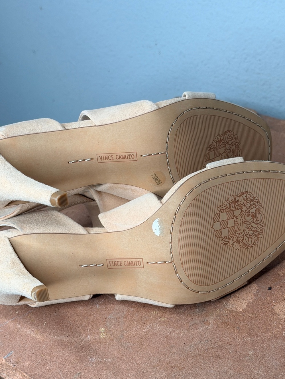 Vince Camuto Kalintie Suede Heeled Sandals nwot - Picture 5 of 6